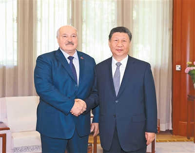 海关副处长遭情妇举报 习近平会见白俄罗斯总统卢卡申科