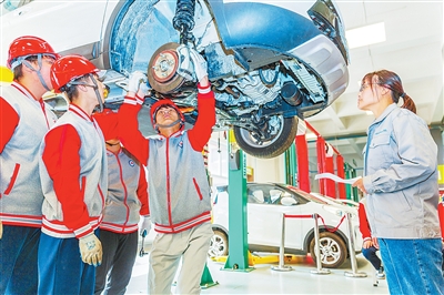 吴忠才在哪 为新能源汽车发展添动能（坚持和完善人民代表大会制度）